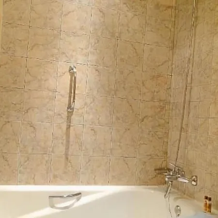 Spectacular 2 Bedroom In The Center דירה *