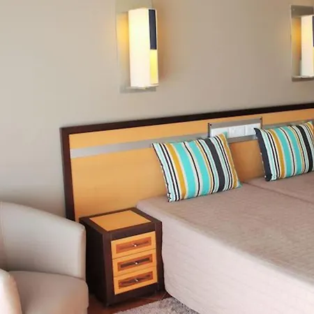 Spectacular 2 Bedroom In The Center דירה *