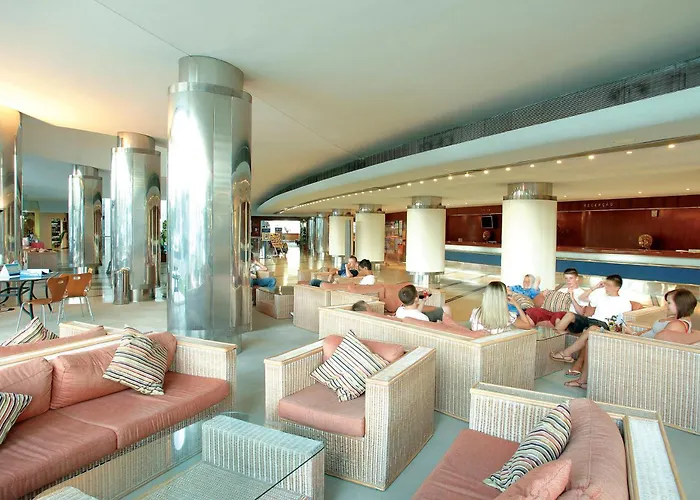 Spectacular 2 Bedroom In The Center *